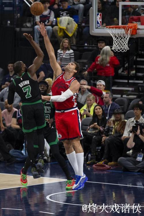 布朗50+5怀特29+7 凯尔特人终结快船6连胜